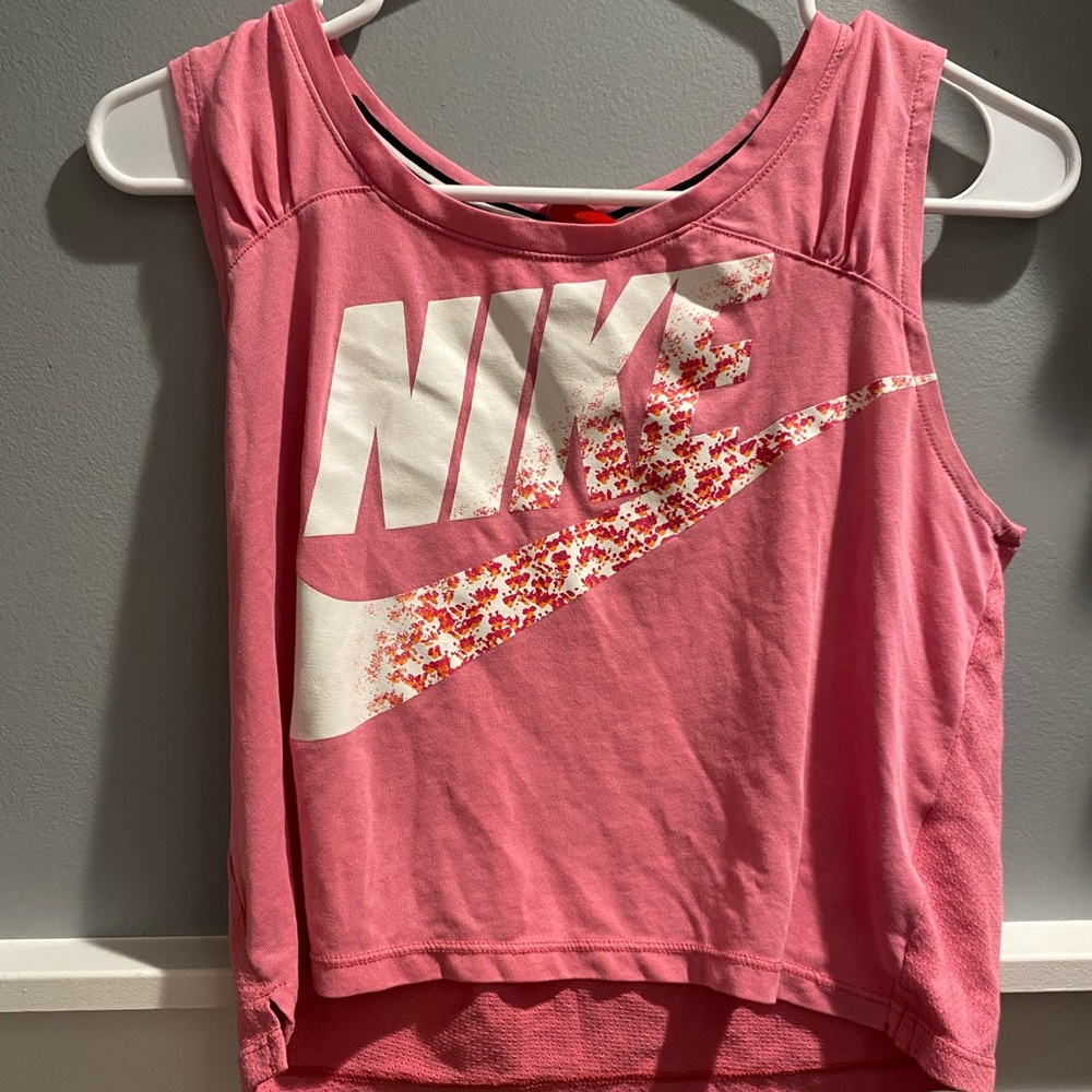Kids Nike crop workout shirt. size: Kids XL